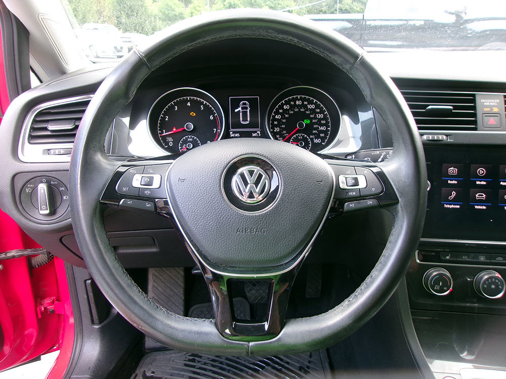 Used 2019 Volkswagen Golf S image 17