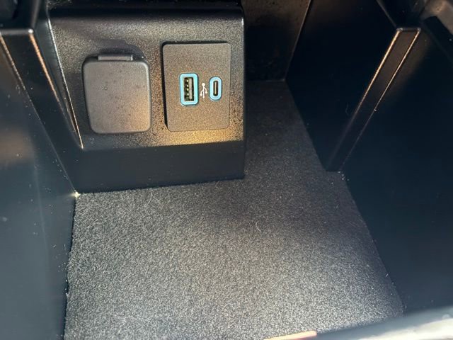 Used 2021 Ford Explorer XLT image 17