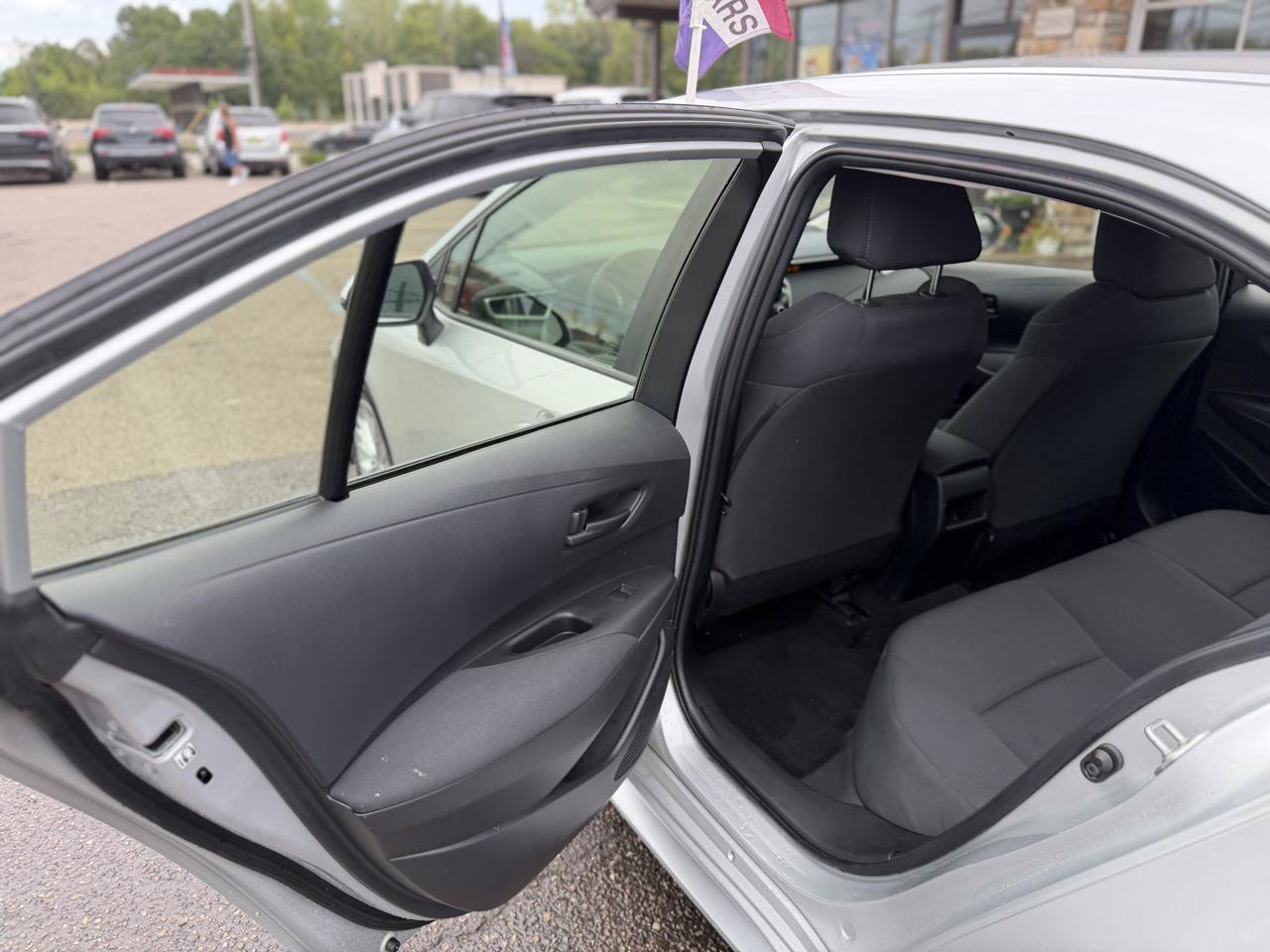 Used 2022 Toyota Corolla LE w/ LE Convenience Package FWD image 17