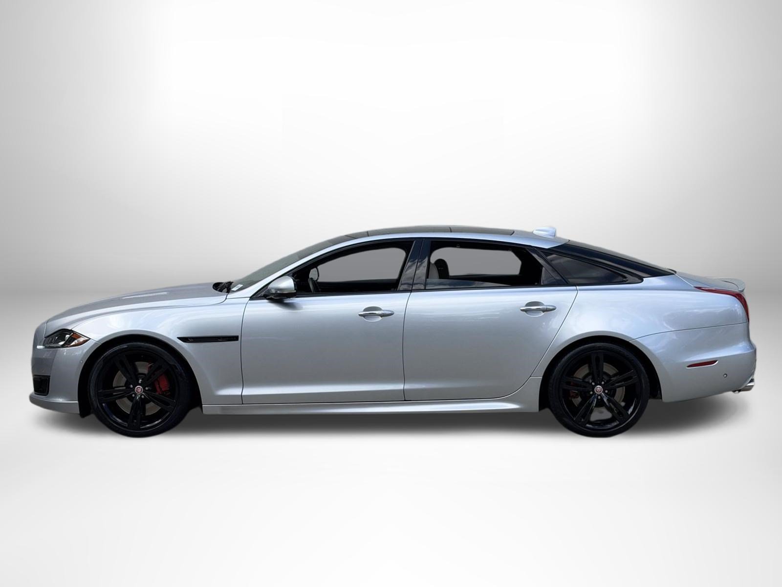 Used 2019 Jaguar XJ R RWD image 6