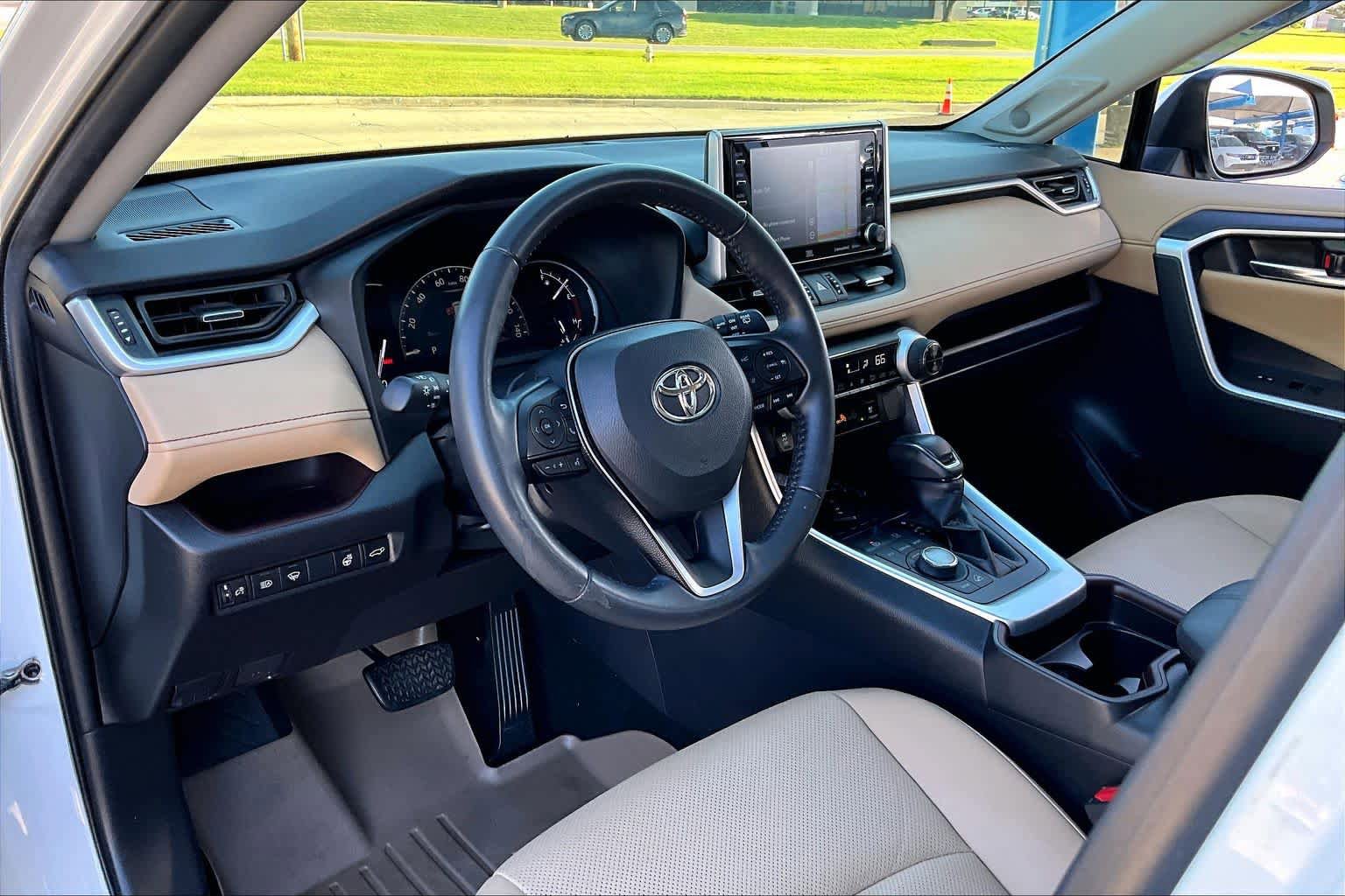 Used 2019 Toyota RAV4 Limited w/ Cold Weather Package AWD/4WD image 18