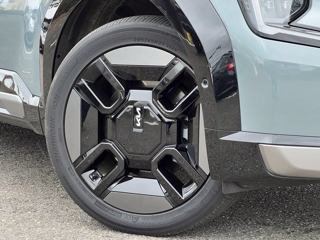 Certified 2024 Kia EV9 GT-Line AWD/4WD image 2