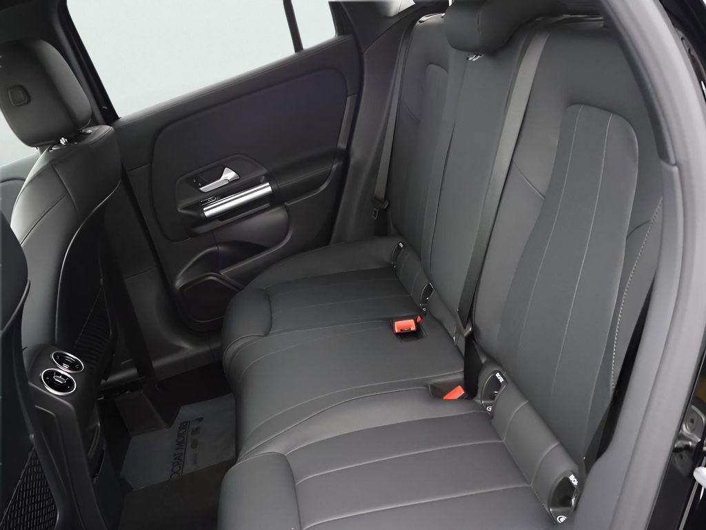 Certified 2025 Mercedes-Benz GLA 250 4MATIC image 41