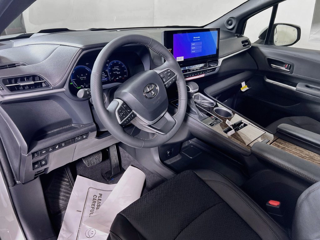 New 2026 Toyota Sienna Platinum AWD/4WD image 9
