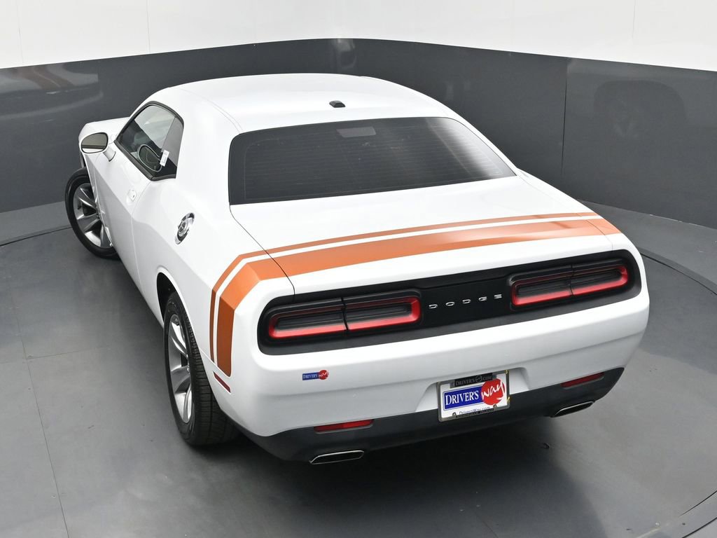 Used 2016 Dodge Challenger SXT image 28