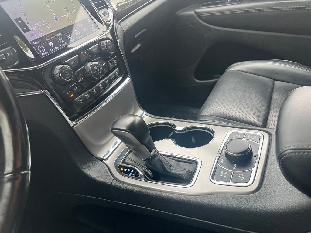 Used 2020 Jeep Grand Cherokee Overland AWD/4WD image 32