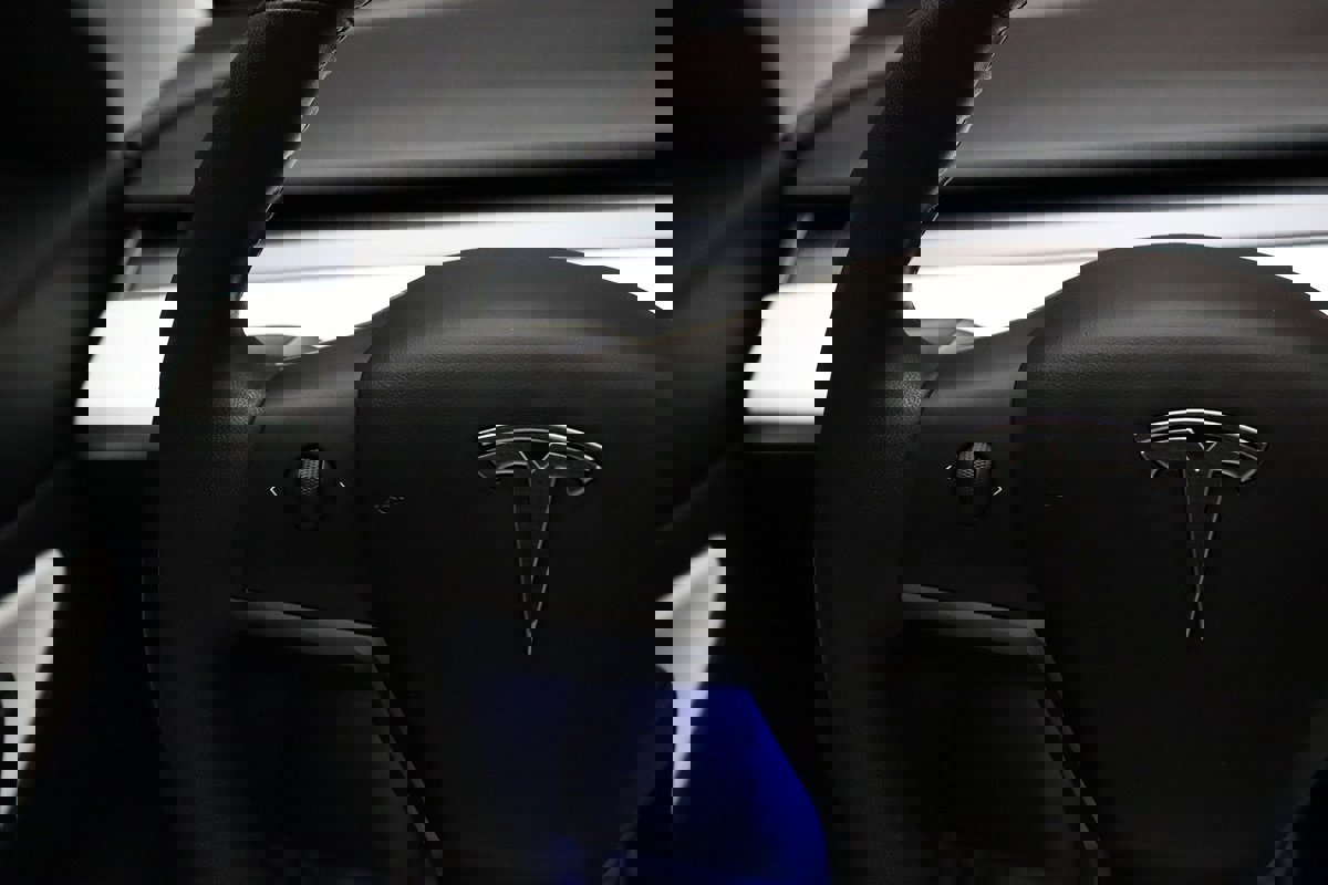 Used 2020 Tesla Model 3 Performance image 21