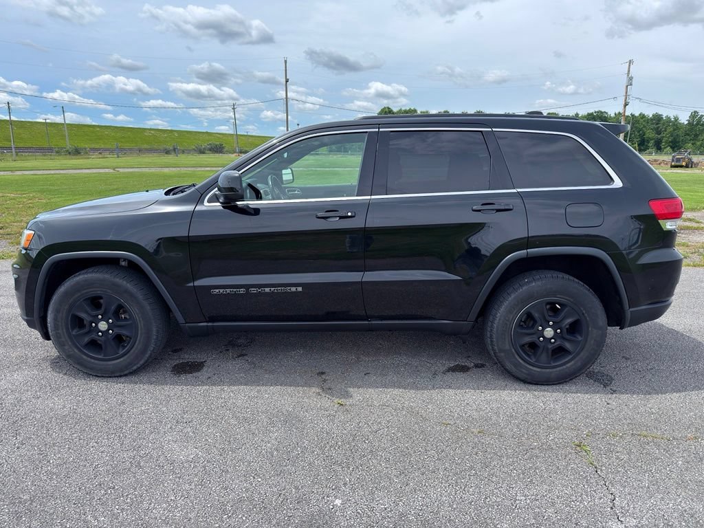 Used 2017 Jeep Grand Cherokee Laredo AWD/4WD image 15