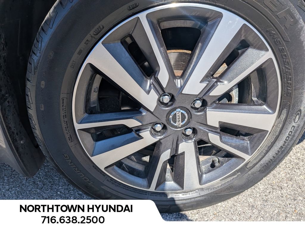 Used 2021 Nissan Versa SV image 40