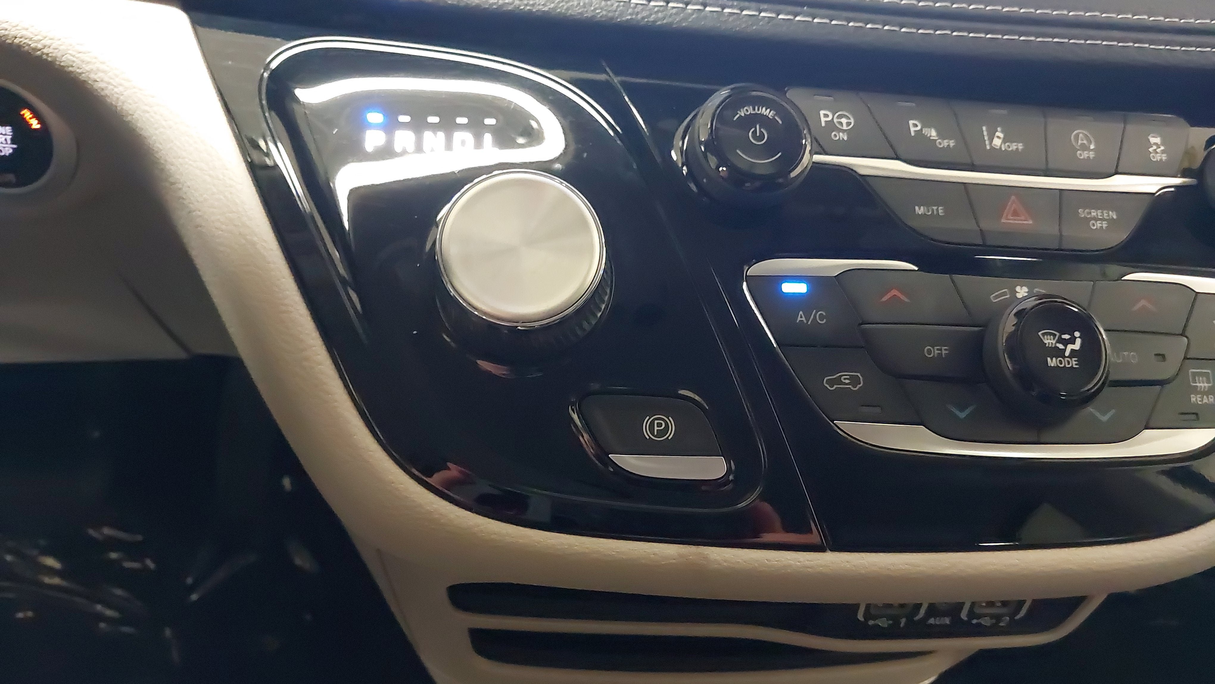 Used 2024 Chrysler Pacifica Touring-L FWD image 22