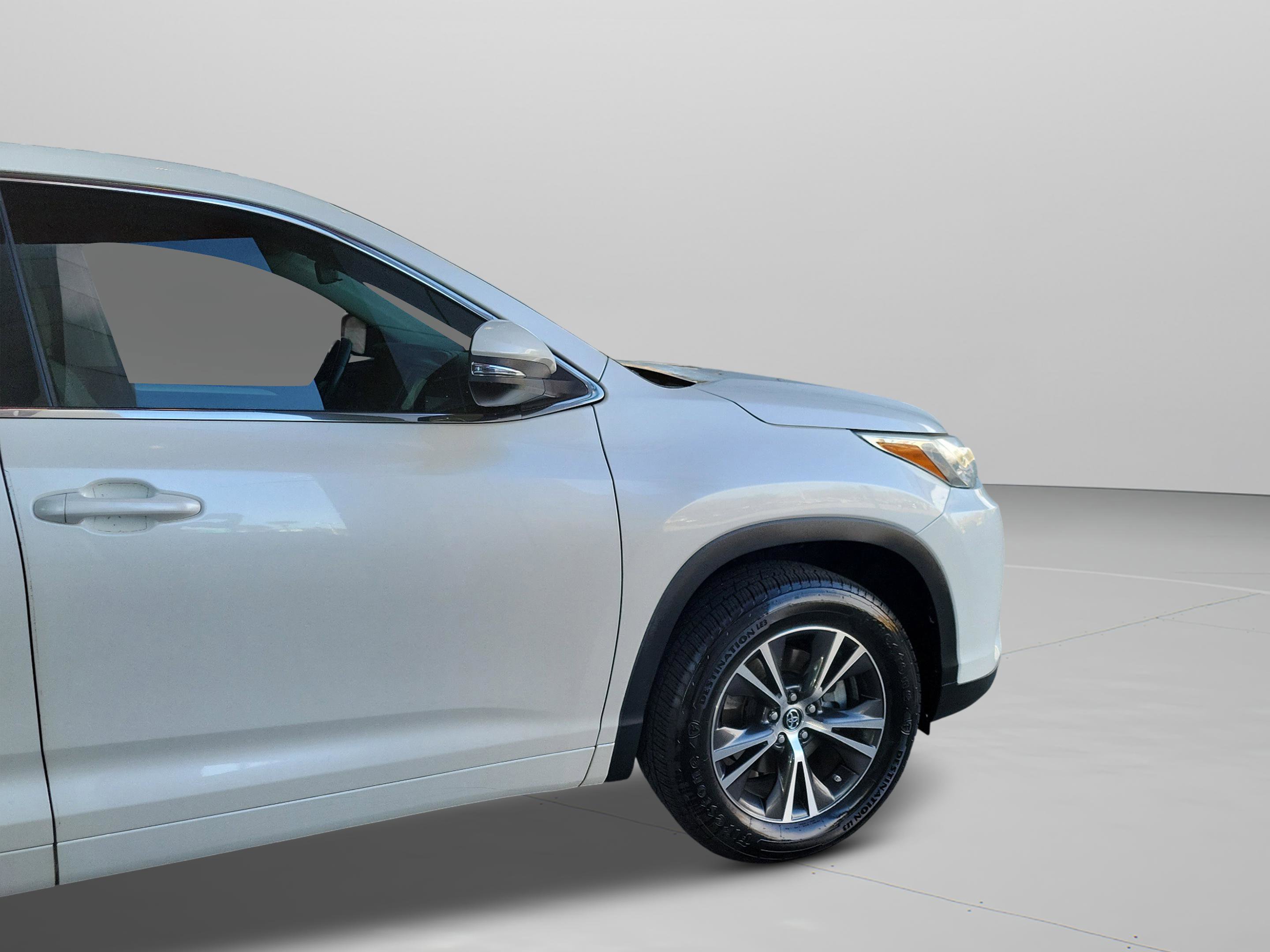 Used 2018 Toyota Highlander LE image 31