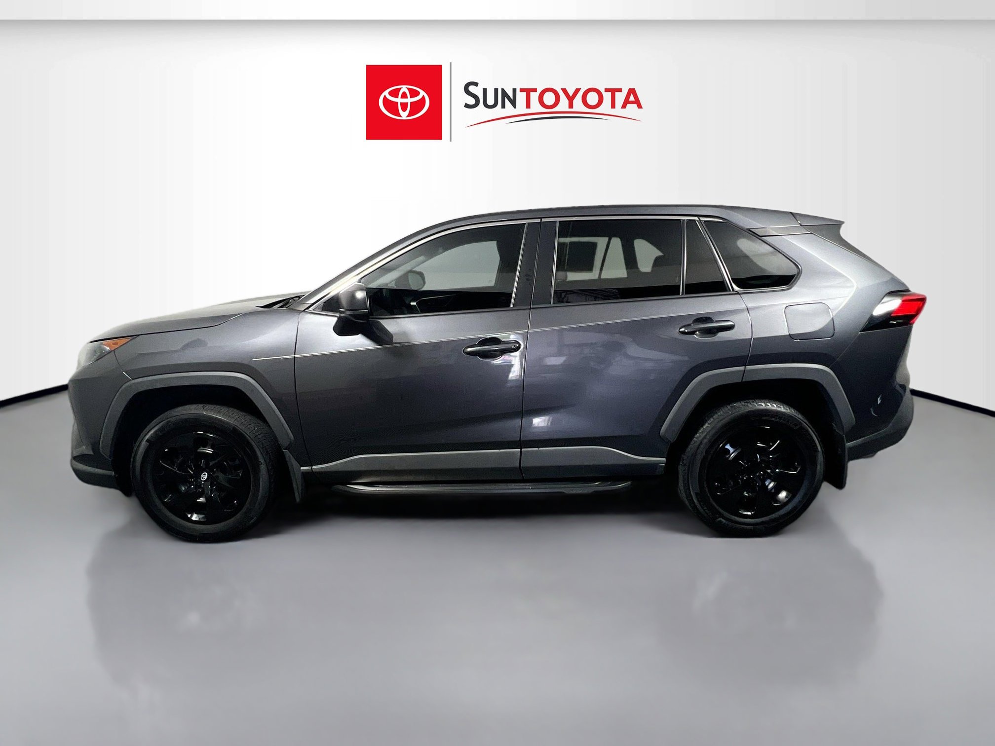 Used 2022 Toyota RAV4 LE FWD image 7