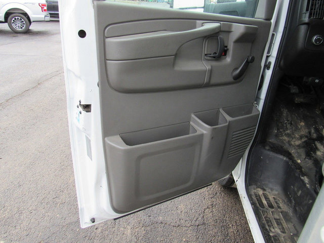 Used 2015 Chevrolet Express 4500 Extended RWD image 28