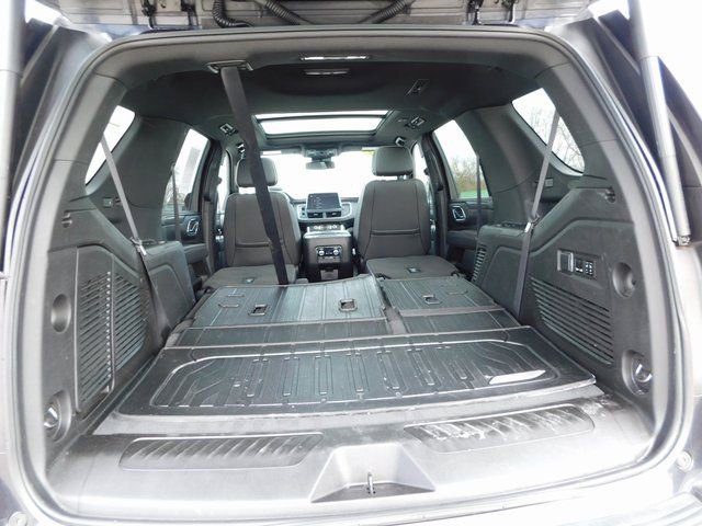 Used 2023 GMC Yukon SLT w/ SLT Luxury Package image 32