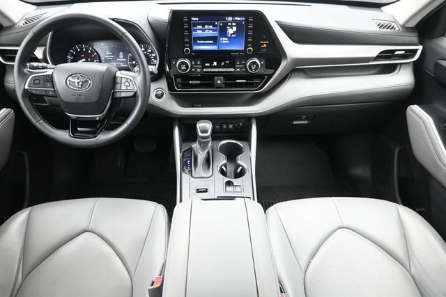 Used 2021 Toyota Highlander XLE FWD image 21