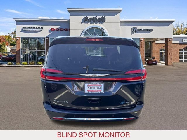 Used 2023 Chrysler Pacifica Touring-L FWD image 6