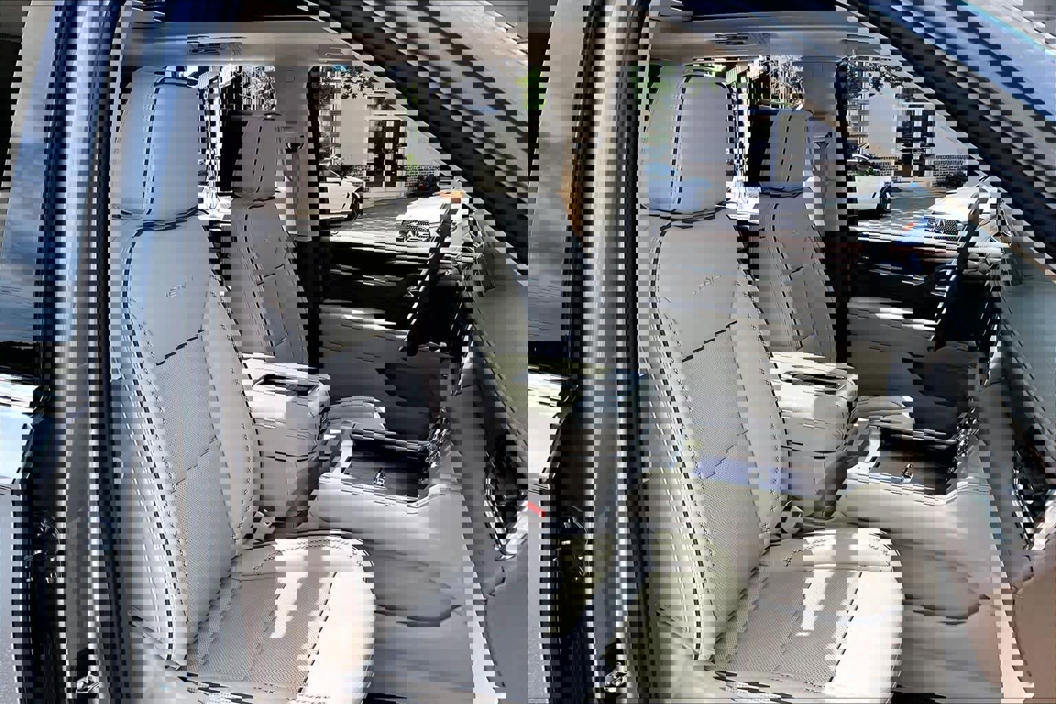 Used 2023 GMC Yukon Denali w/ Advanced Technology Package image 9