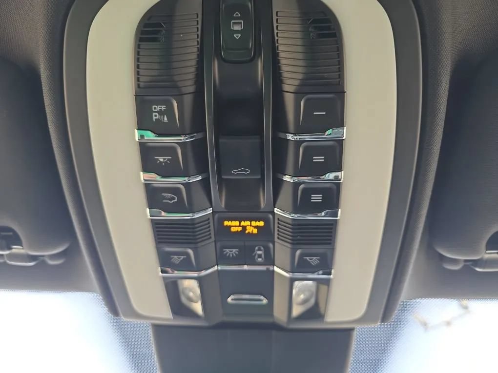 Used 2017 Porsche Cayenne AWD/4WD image 40
