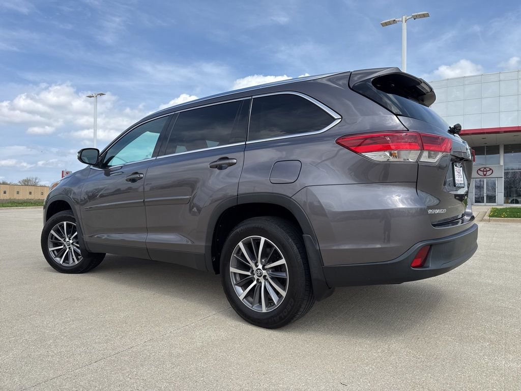 Used 2019 Toyota Highlander XLE AWD/4WD image 5