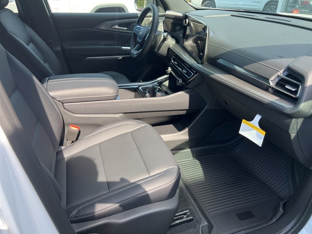 New 2026 Chevrolet Traverse LT w/ LPO, Floor Liner Package image 8