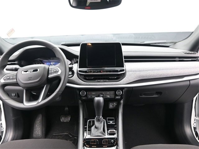 Used 2025 Jeep Compass Sport image 17