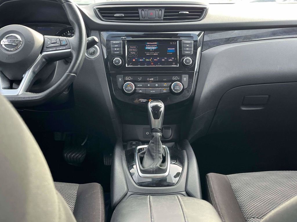 Used 2019 Nissan Rogue Sport SV w/ Technology Package image 3