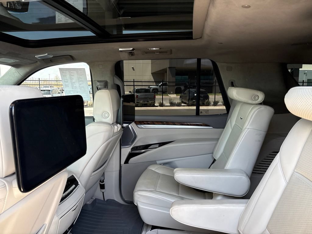 Used 2025 Cadillac Escalade Sport Platinum AWD/4WD image 3