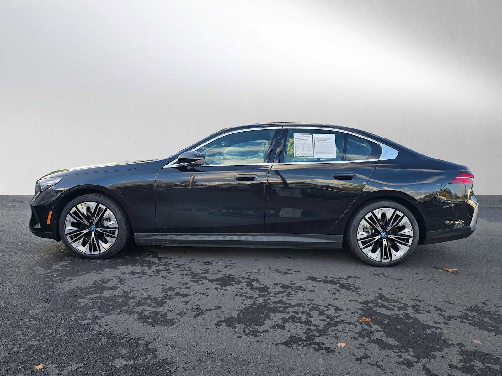 Used 2024 BMW i5 eDrive40i w/ Convenience Package image 6