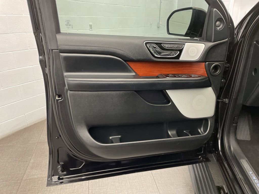 Used 2020 Lincoln Navigator Reserve w/ Equipment Group 208A Reserve image 22