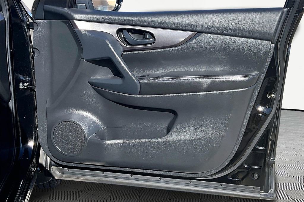 Used 2022 Nissan Rogue Sport S image 24