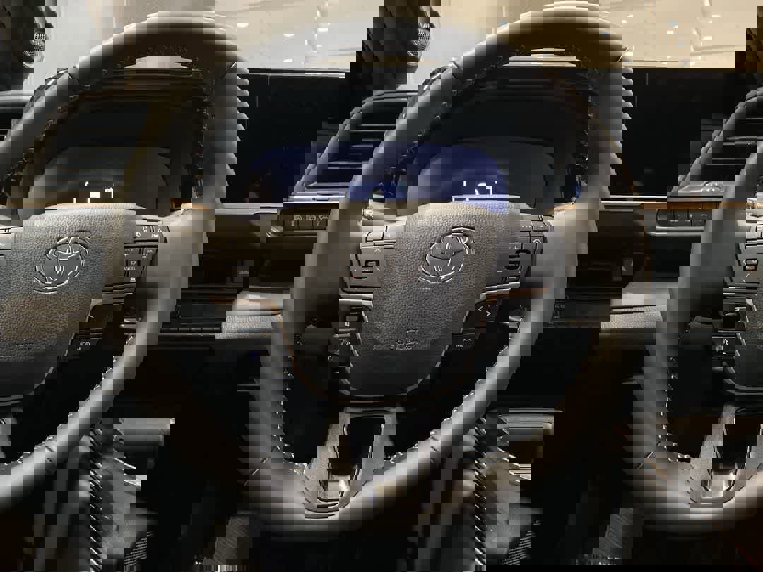 Used 2025 Toyota Crown Signia Limited image 17