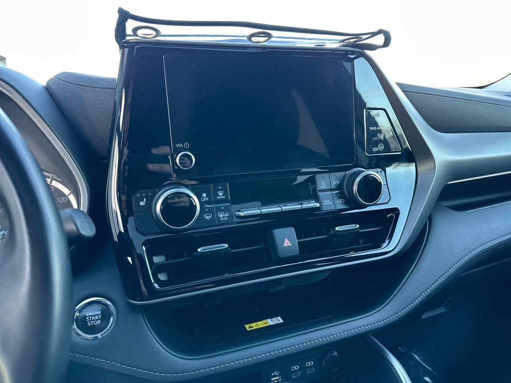 Used 2023 Toyota Highlander XLE image 24