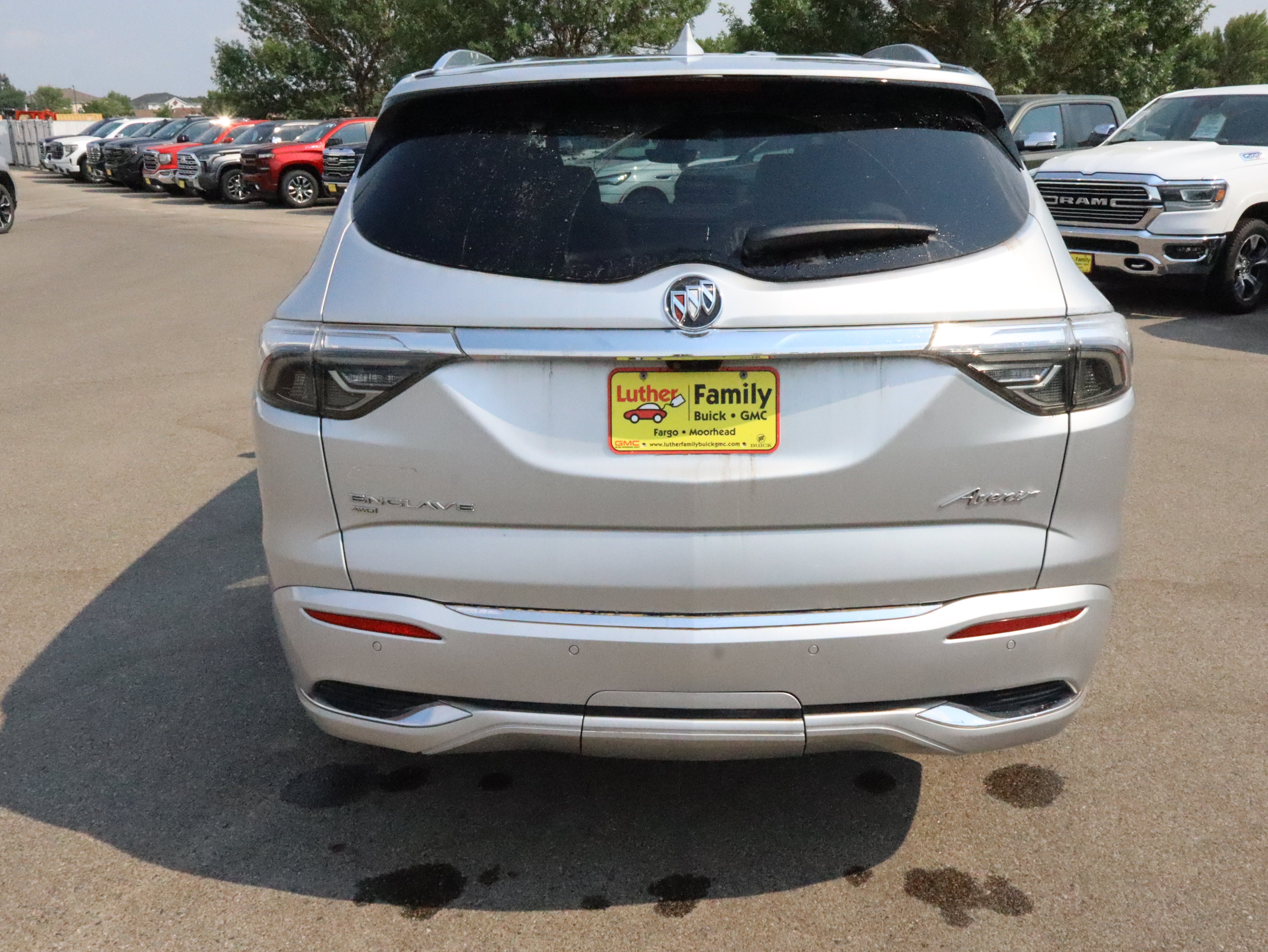 Used 2022 Buick Enclave Avenir w/ Avenir Technology Package AWD/4WD image 6