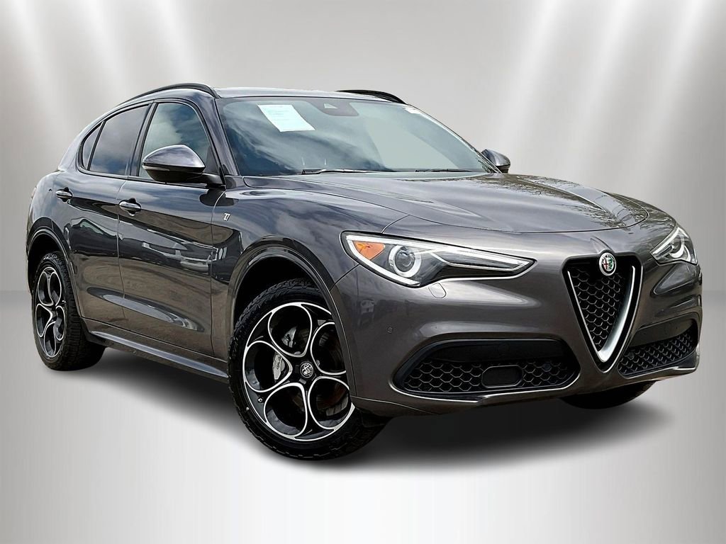 Used 2023 Alfa Romeo Stelvio Ti AWD/4WD image 3
