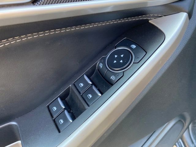 Used 2023 Ford Explorer XLT image 19