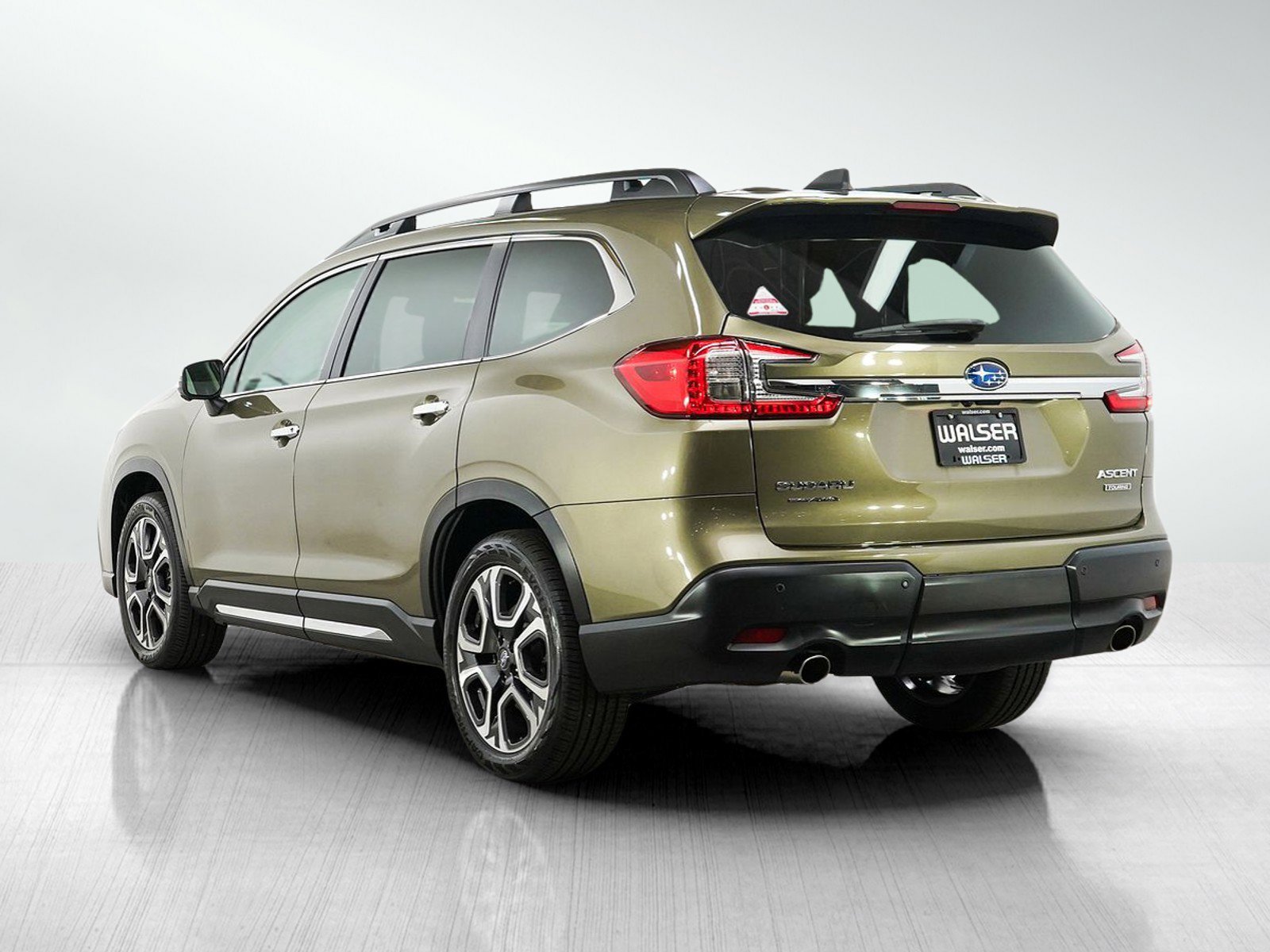 Used 2023 Subaru Ascent Touring AWD/4WD image 3