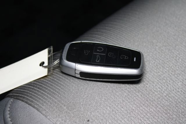 Used 2018 Honda Accord LX image 13