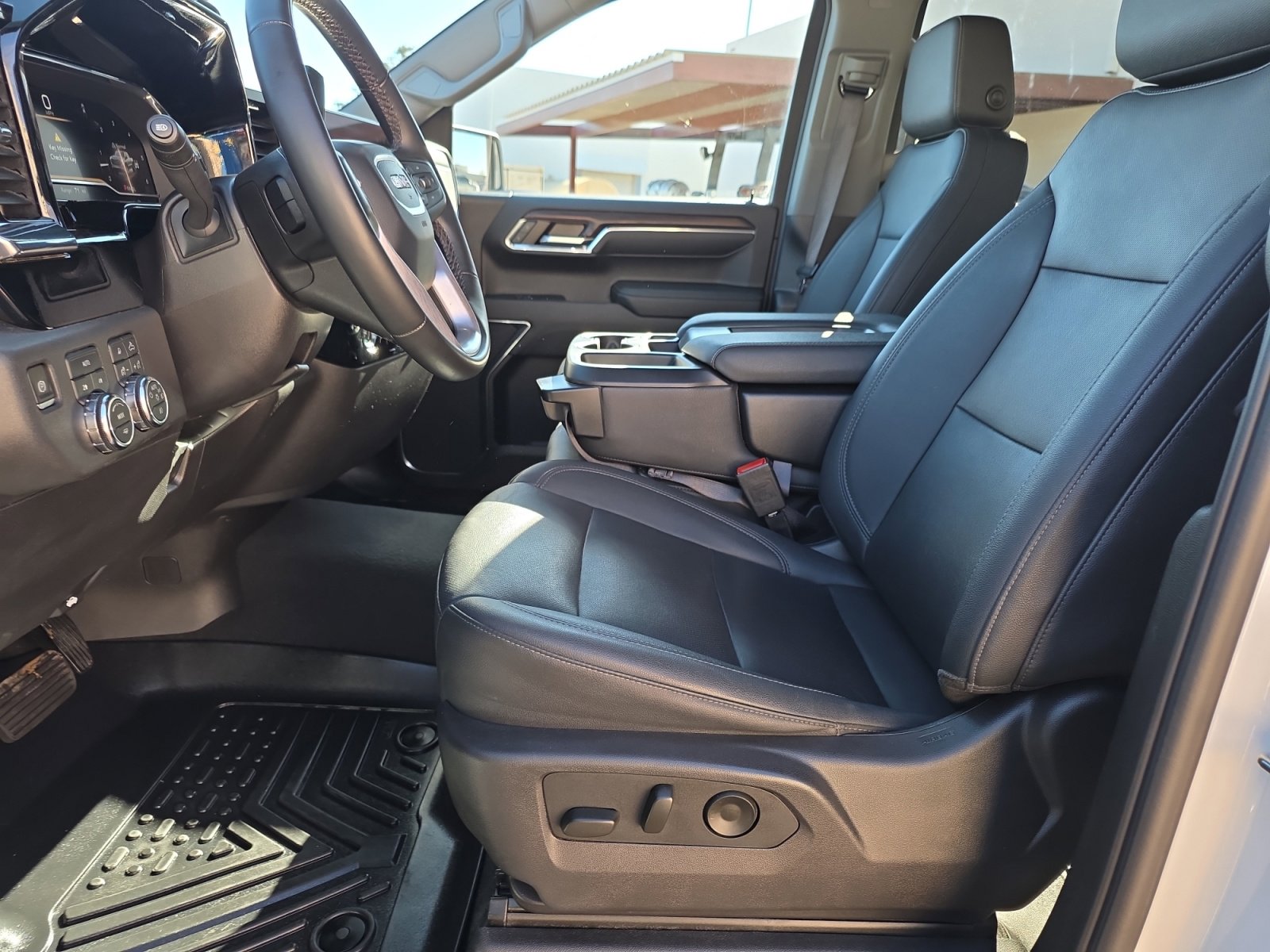 Used 2024 GMC Sierra 1500 SLT image 12