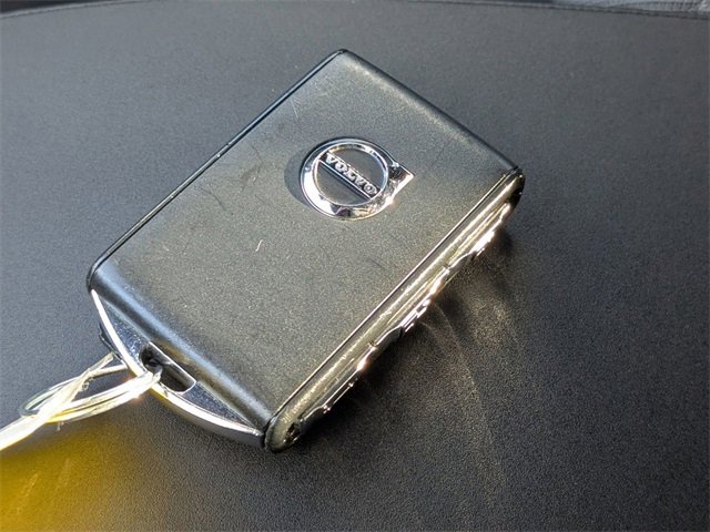 Used 2023 Volvo XC40 Recharge Ultimate image 28