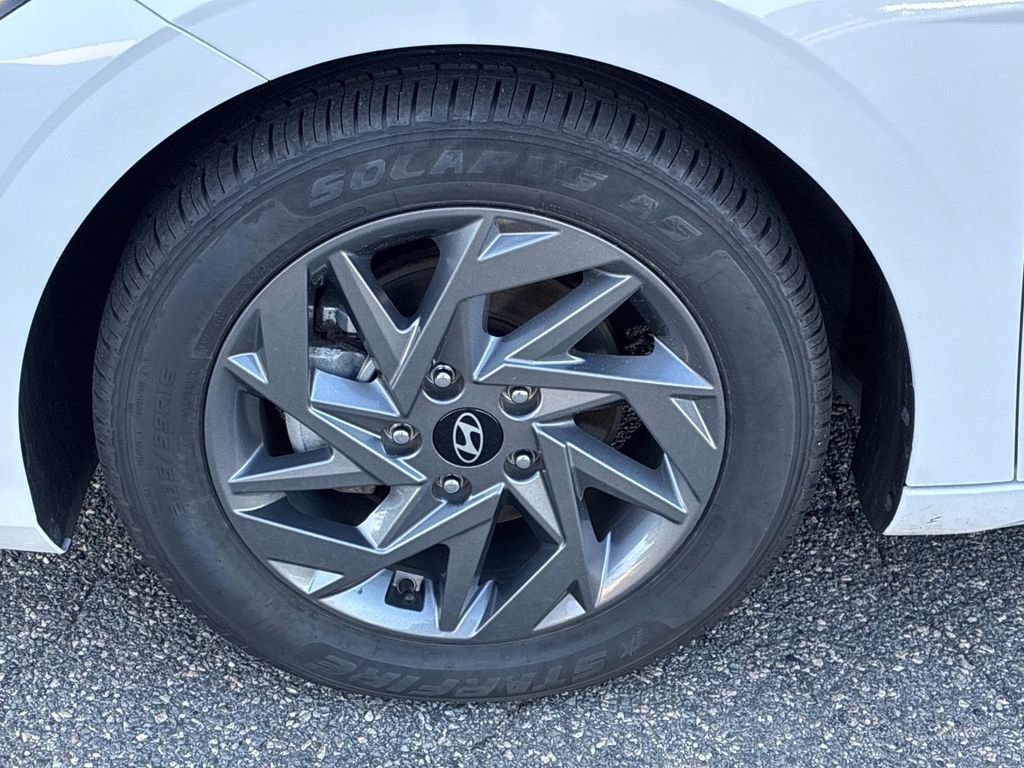 Used 2024 Hyundai Elantra SEL FWD image 17