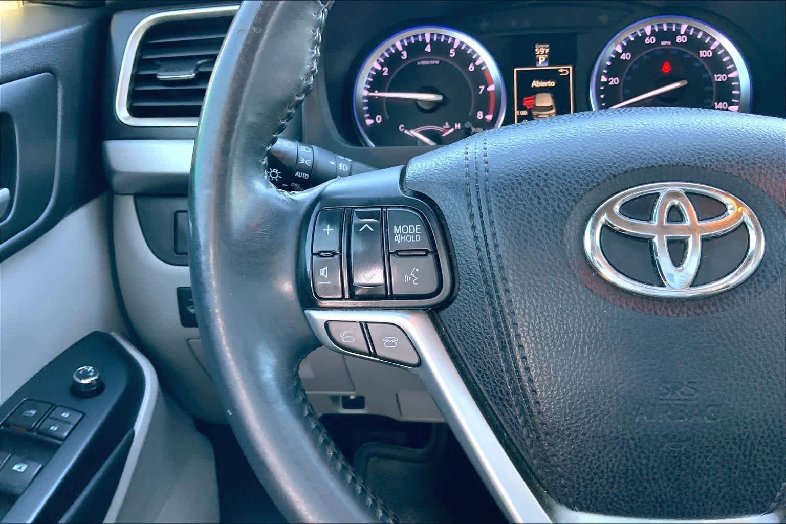 Used 2016 Toyota Highlander XLE image 24
