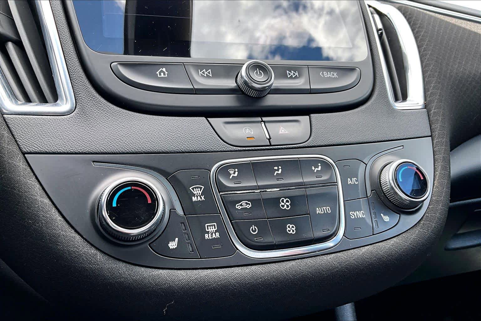 Used 2021 Chevrolet Malibu LT FWD image 34