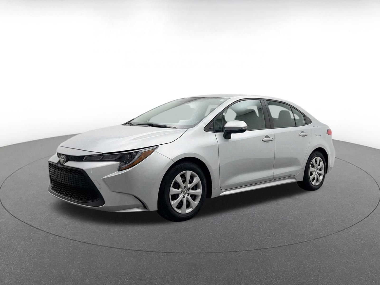 Used 2025 Toyota Corolla LE FWD image 3