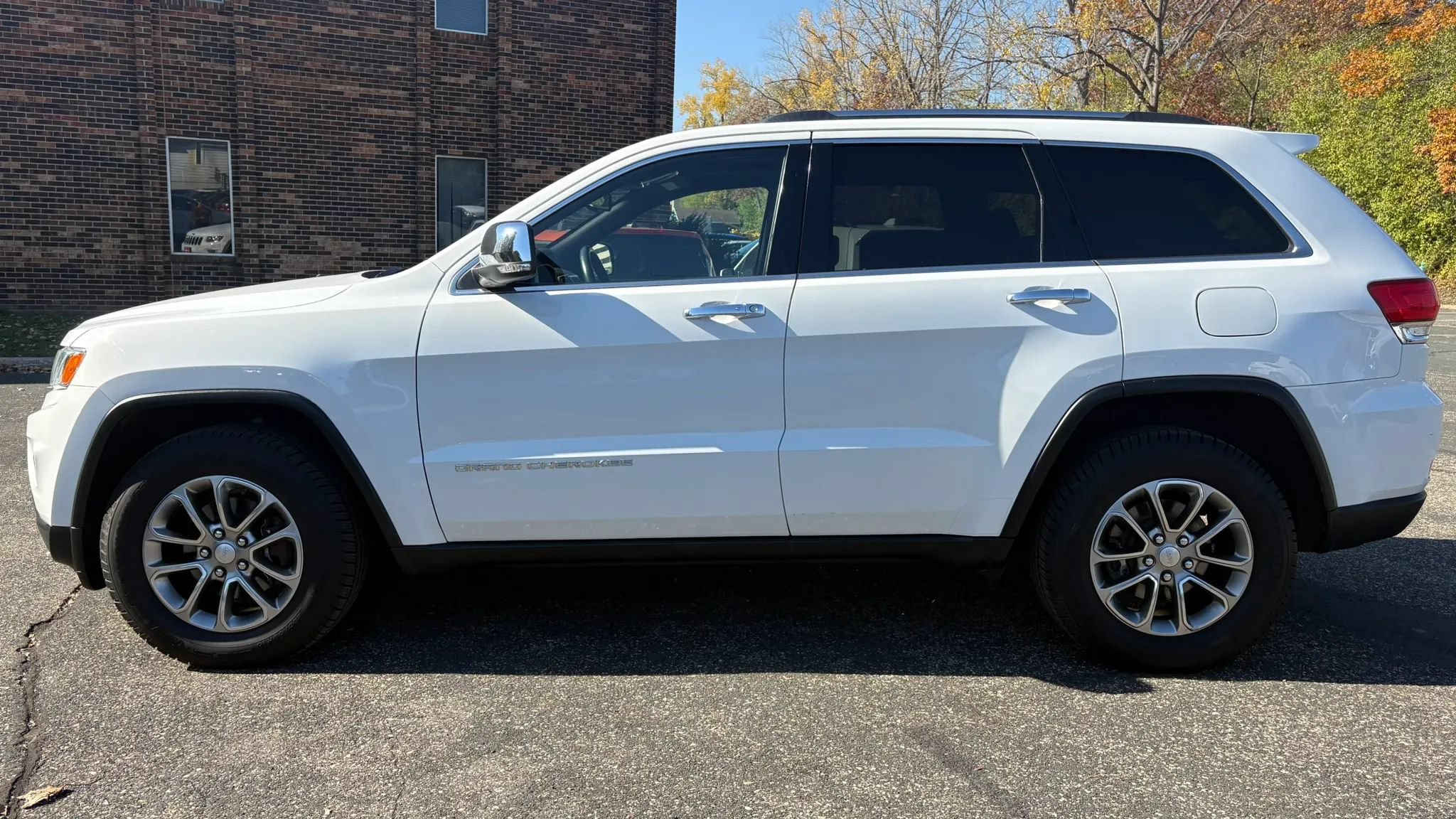 Used 2014 Jeep Grand Cherokee Limited AWD/4WD image 5