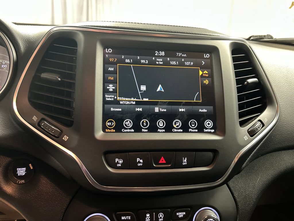 Used 2023 Jeep Cherokee Altitude Lux w/ Mopar Interior Package AWD/4WD image 17