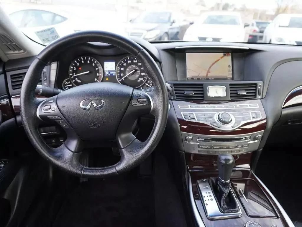 Used 2011 INFINITI M37 w/ Premium Pkg RWD image 38