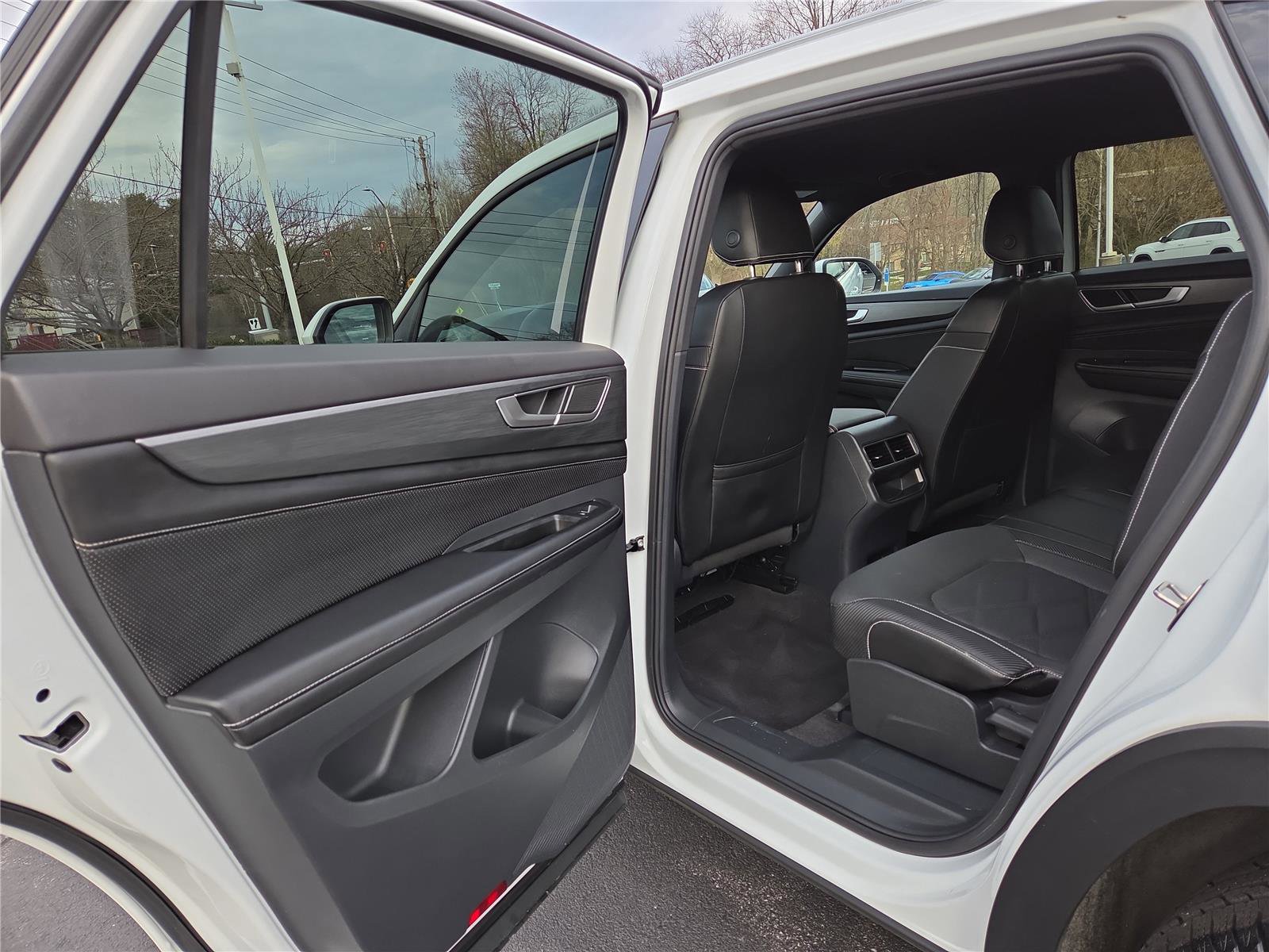 Certified 2024 Volkswagen Atlas Cross Sport SE image 22