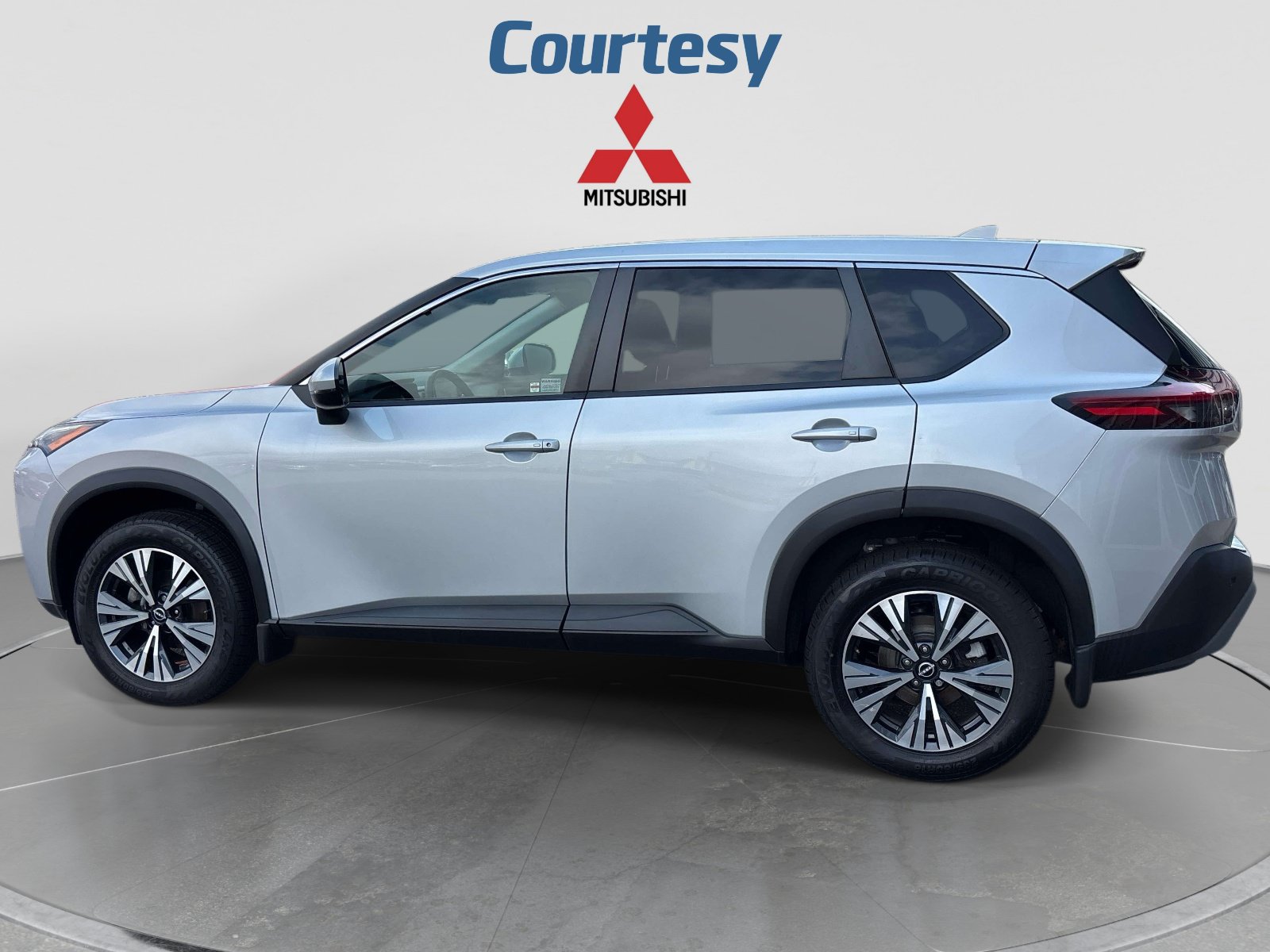 Used 2022 Nissan Rogue SV AWD/4WD image 2