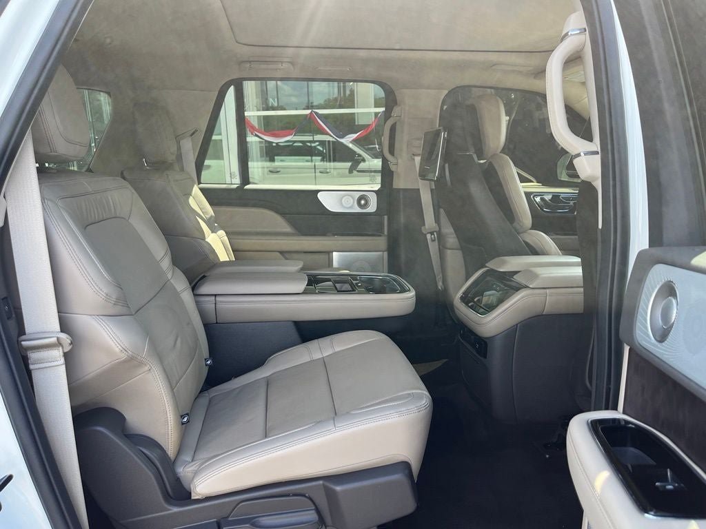 Certified 2023 Lincoln Navigator L Reserve AWD/4WD image 23