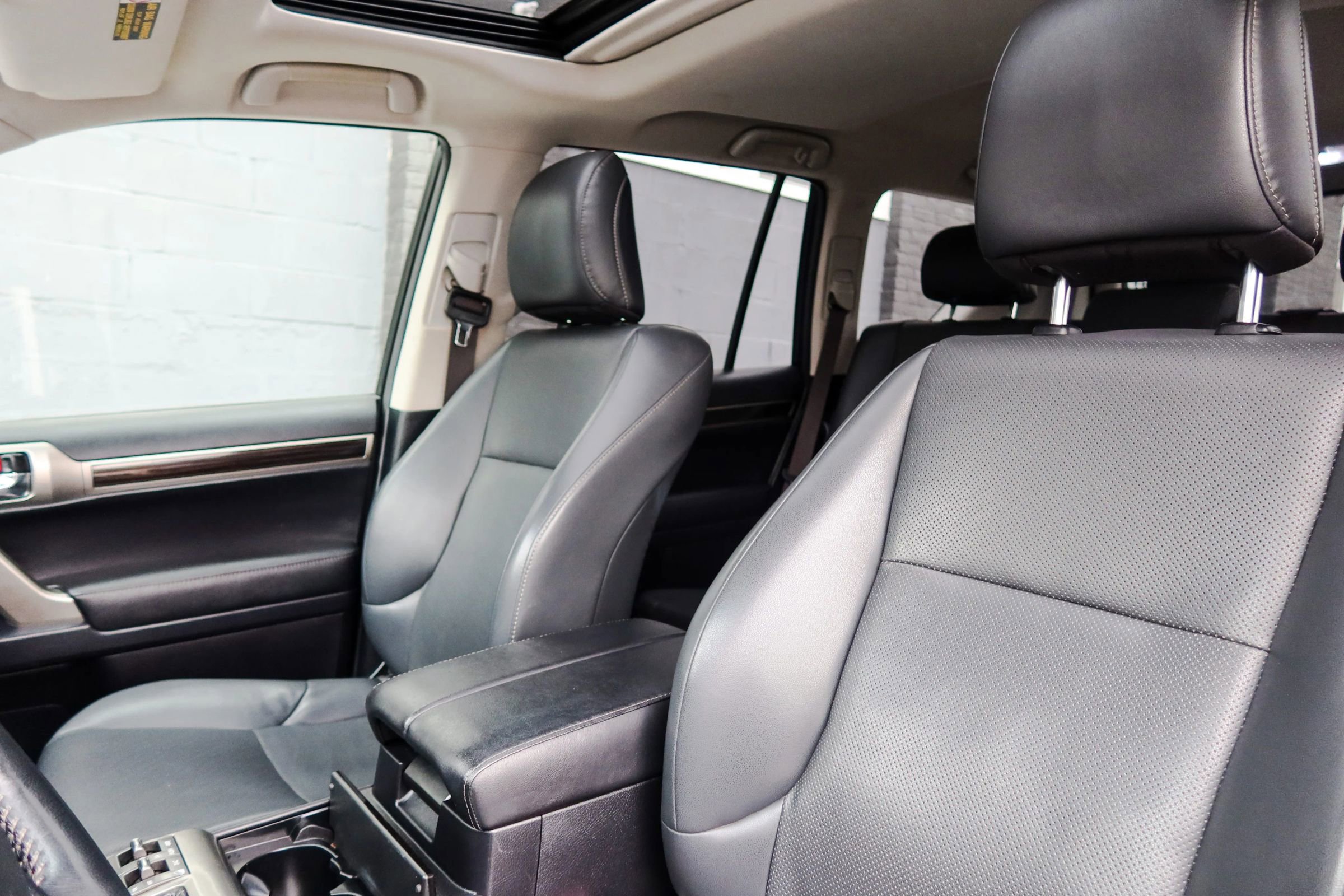 Used 2015 Lexus GX 460 image 12